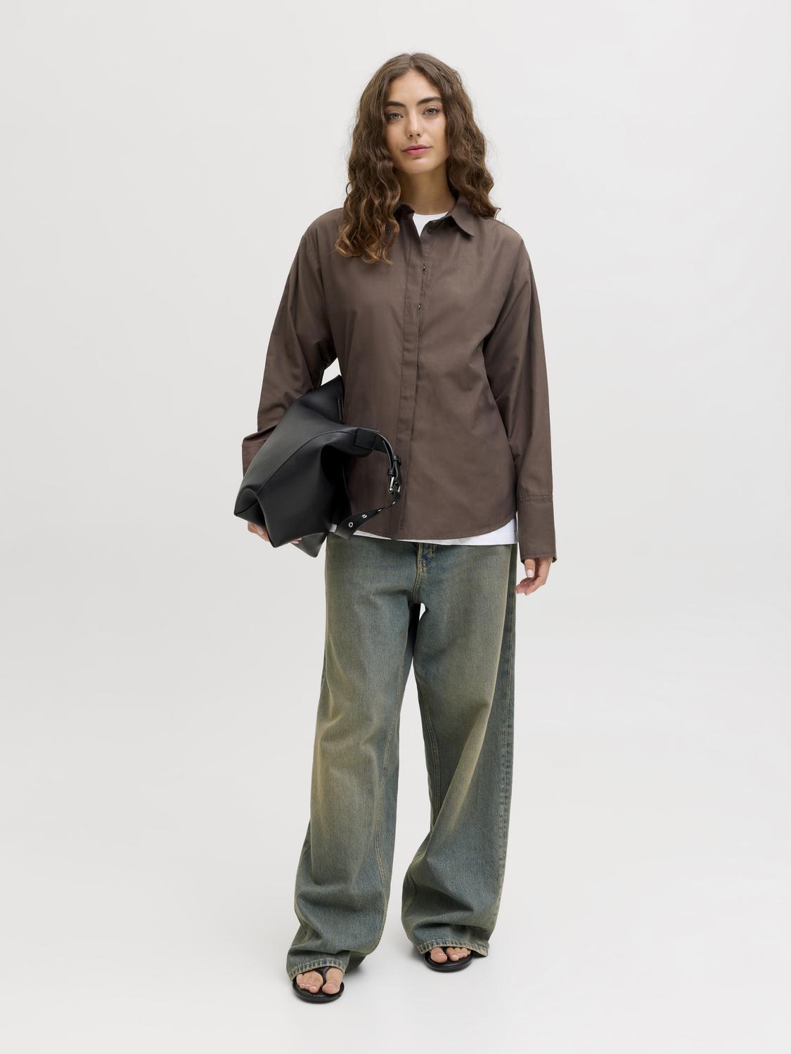 model_shot-front_full